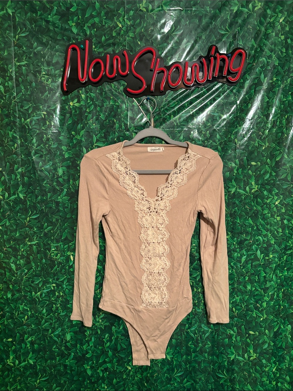 Magnolia Lace-Trim Ribbed Long-Sleeve Bodysuit in Tan